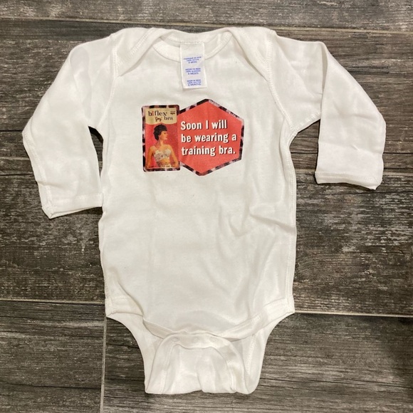 NEW!  VERY ADORABLE * HANDMADE GRAPHIC ONSIE OUTFIT * 12M - Picture 2 of 6